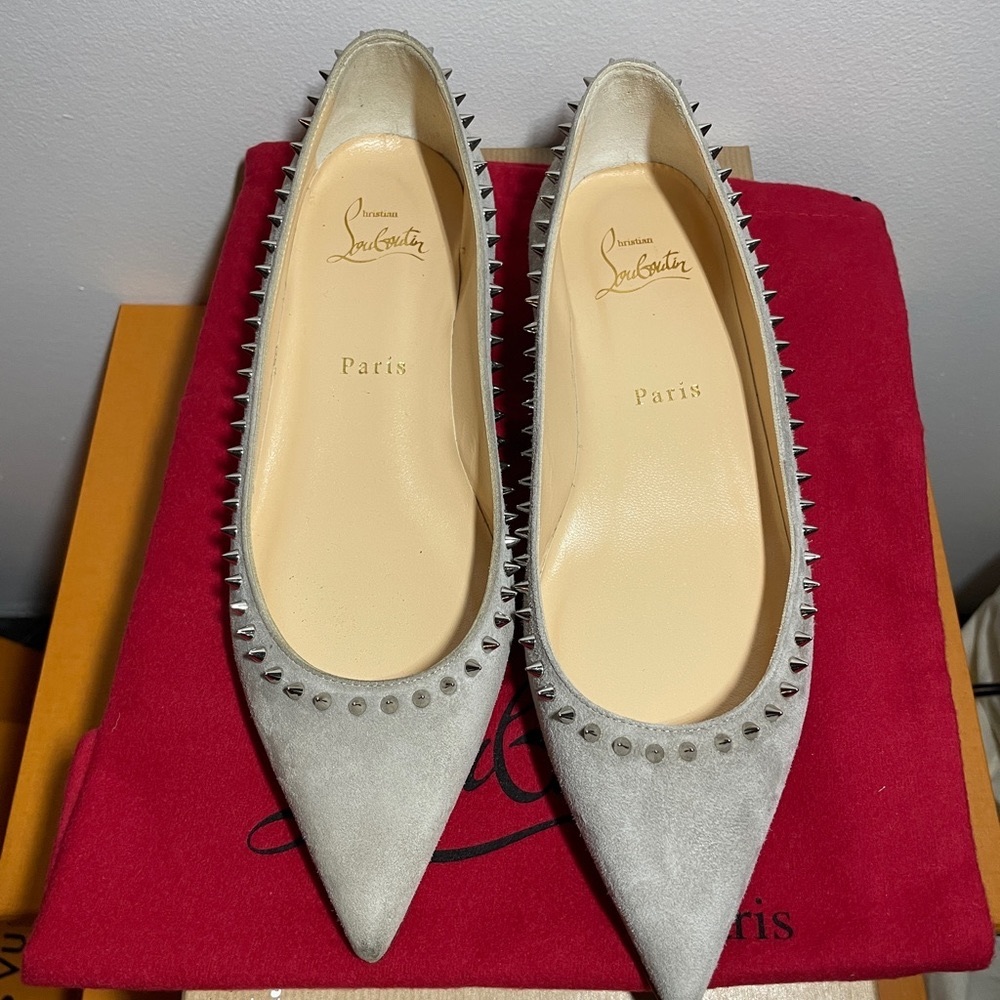 NIB Christian Louboutin Anjalina Spiked Suede flats
